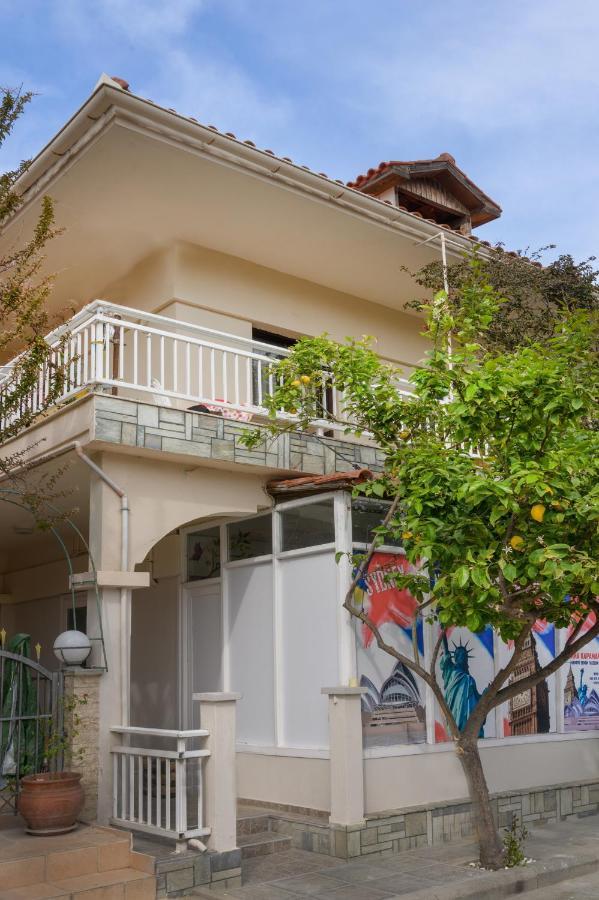 To Let * Nea Roda